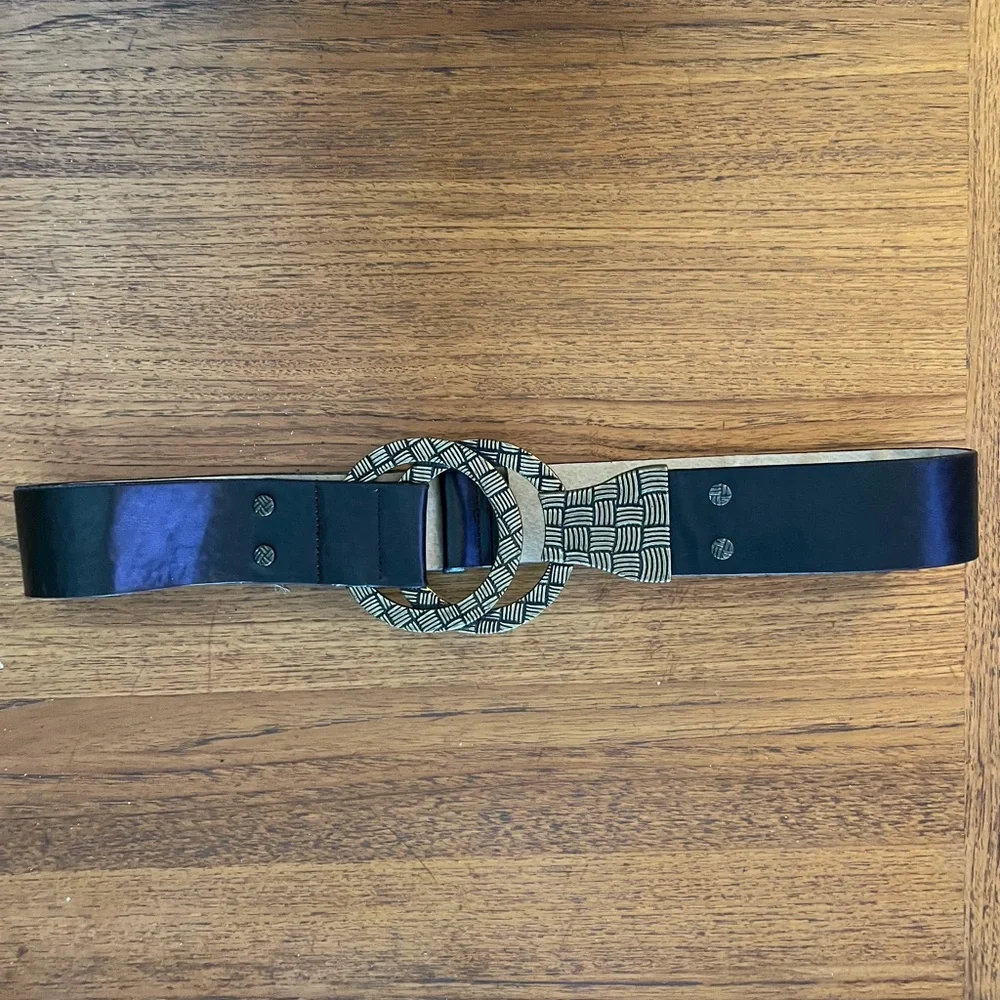 Women’s Chico’s Black Belt with round Patterned Buckle